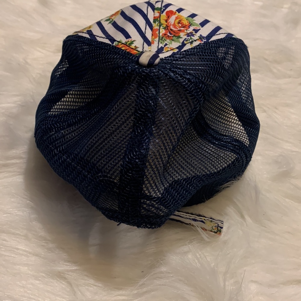 C.C hat - Picture 3 of 4